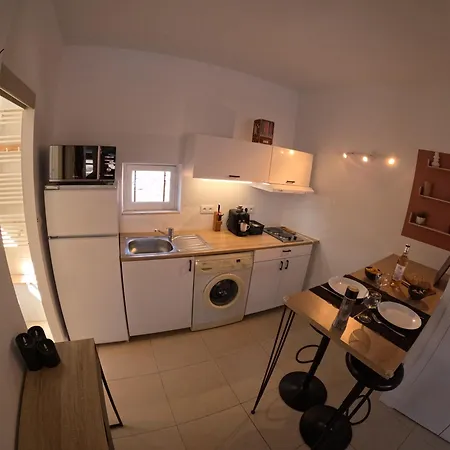 Apartament * * * Donjon Du Bijoutier * * * Wifi+clim+terrasse Beaucaire (Gard)