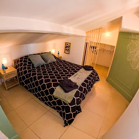 * * * Donjon Du Bijoutier * * * Wifi+clim+terrasse Beaucaire (Gard)