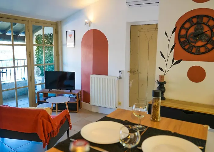 * * * Donjon Du Bijoutier * * * Wifi+clim+terrasse Διαμέρισμα Beaucaire (Gard)